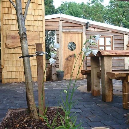 Charming 2-Bed Cabin In סאטון קולדפילד מראה חיצוני תמונה