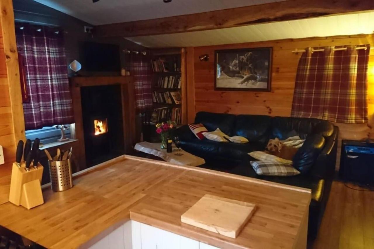 Charming 2-Bed Cabin In סאטון קולדפילד מראה חיצוני תמונה