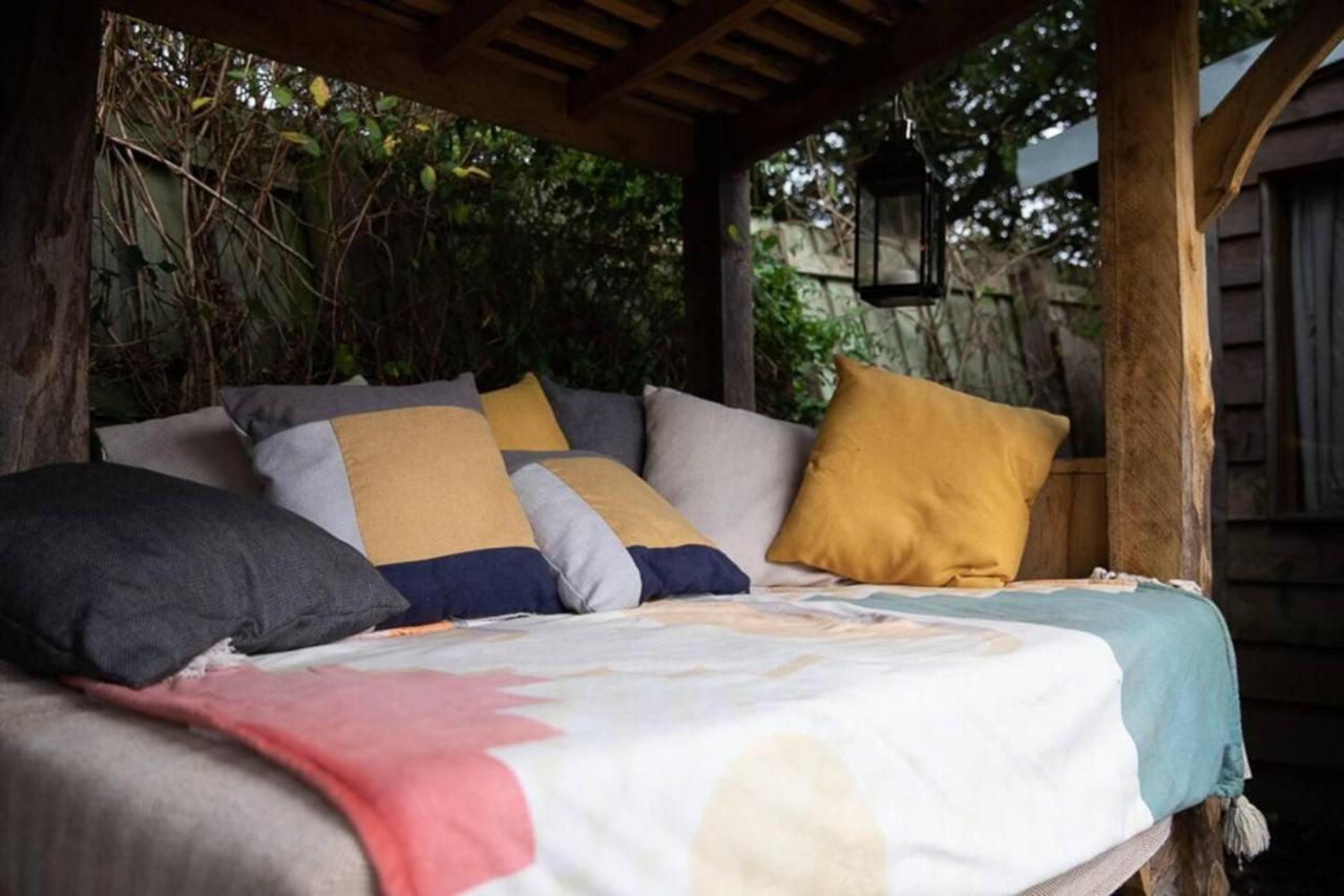 Charming 2-Bed Cabin In סאטון קולדפילד מראה חיצוני תמונה