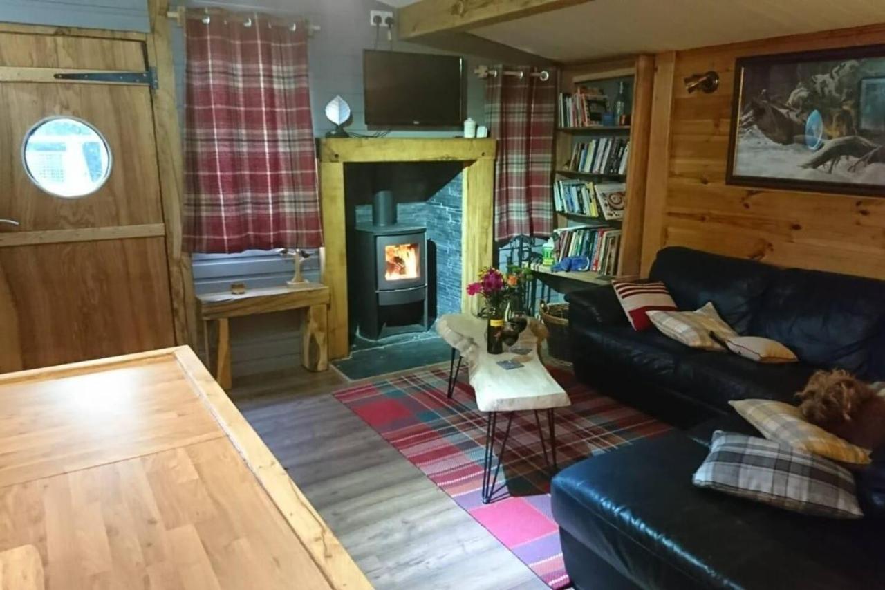 Charming 2-Bed Cabin In סאטון קולדפילד מראה חיצוני תמונה
